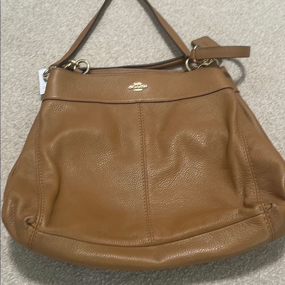 Chic Tan Leather Shoulder Bag